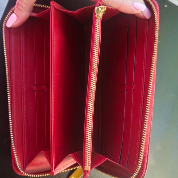 Louis Vuitton Monogram Red Vernis Patent Leather Zippy Waller w/COA - Picture 4 of 7